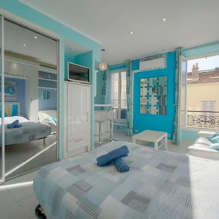 Centre 2 Min From La Croisette Апартаменты *